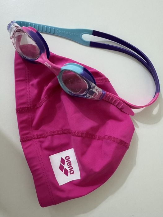 Шапочка и очки для плаванья