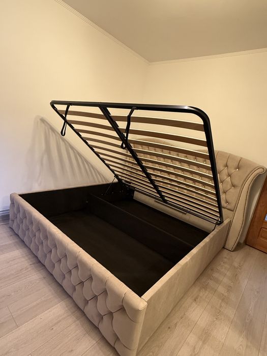 Pat dublu Miami 180/200 crem tapitat cu somiera metalica