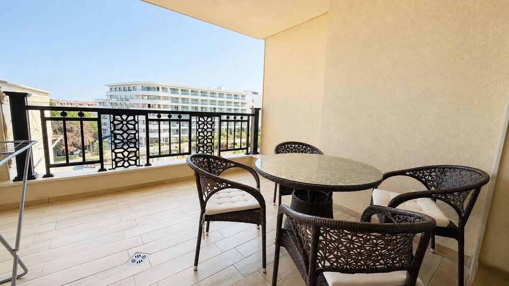 Продава се Тристаен апартамент в к.к. Златни пясъци - 113 кв.м за 2450 €/кв.м - Снимка #1