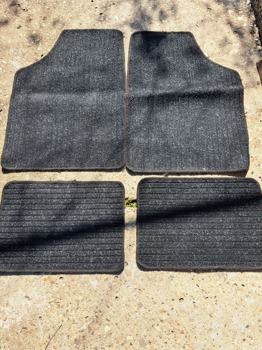 Мокетени стелки за кола