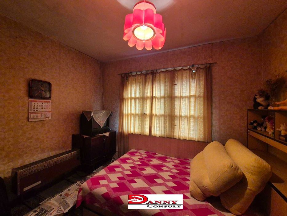 Къща с двор и кладенец в с. Бутово, общ. Павликени