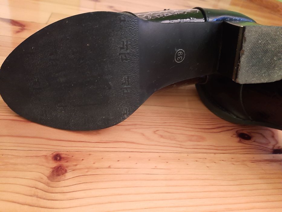 Намалям Дамски боти номер 39