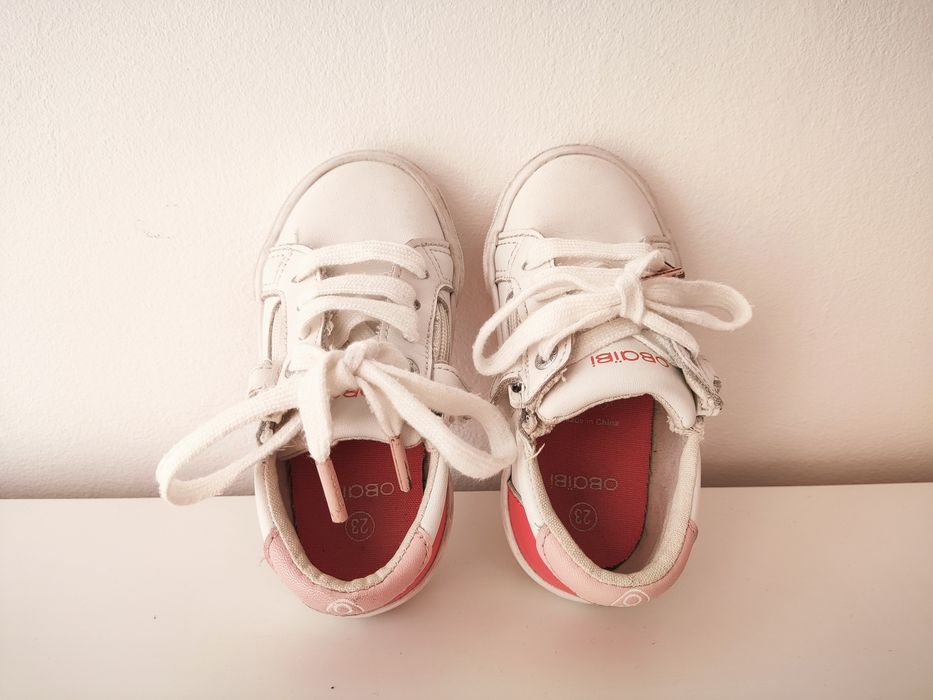 --> За момченцето - бели детски кецове от естествена кожа Obaibi, н.23