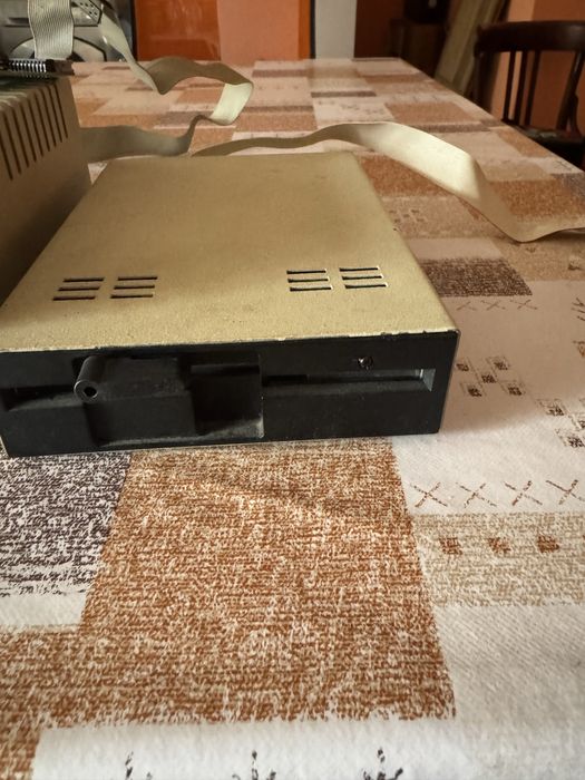 Монитор фллпи правец