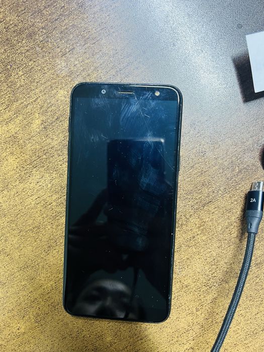 Телефон Samsung Galaxy J6