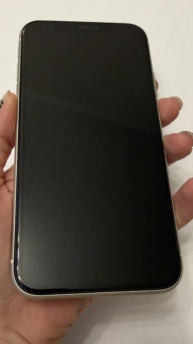 iPhone 11 — отличное состояние, полностью рабочий