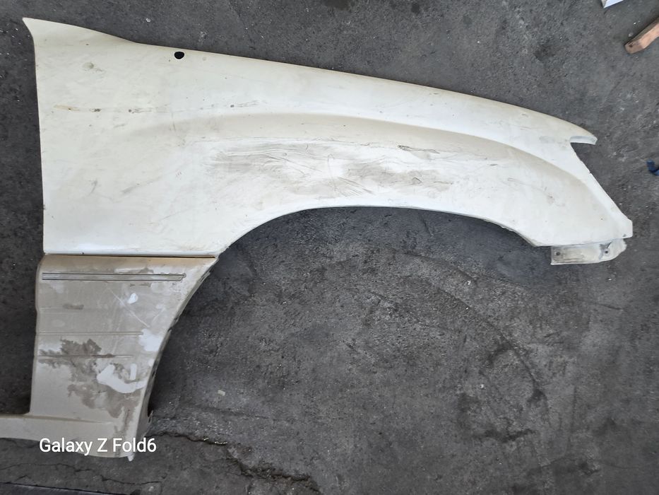 Продам крыло правое LX470