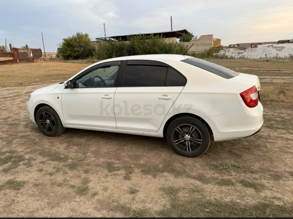 Продам Skoda Rapid 2015 год