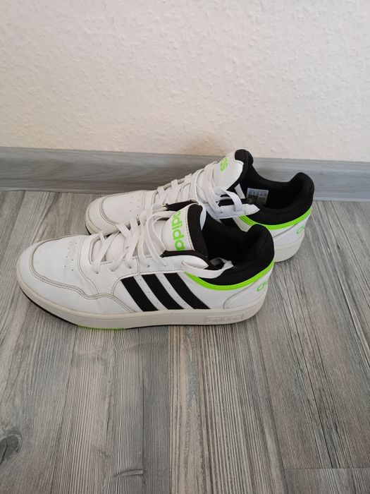 Маратонки адидас