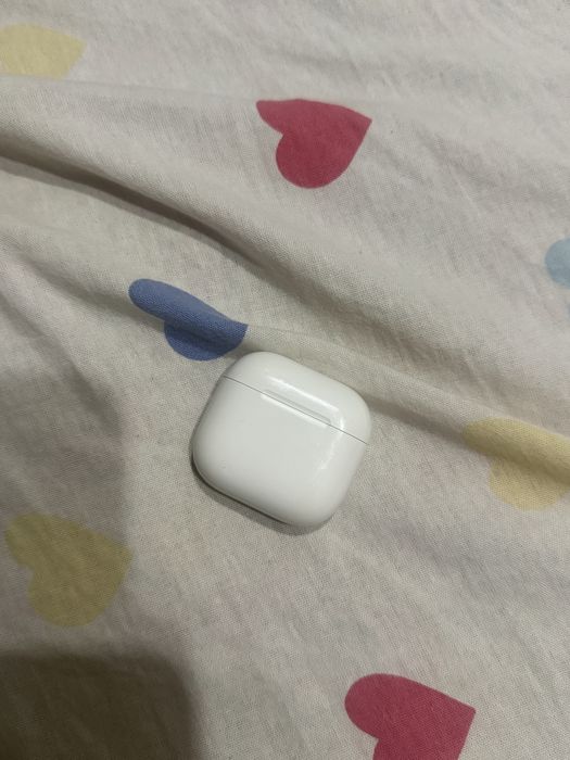 Airpods 4продам кейс