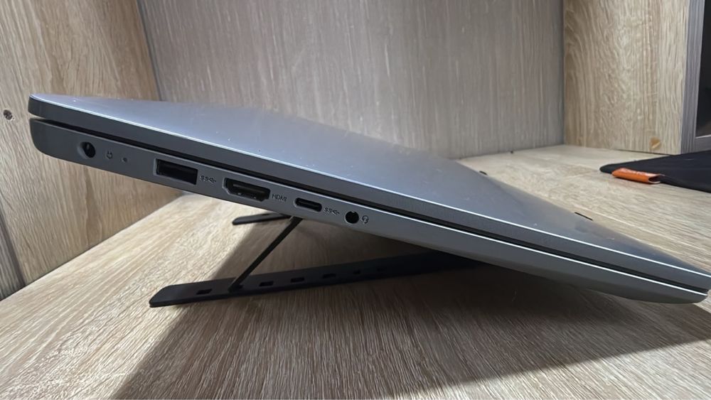 Lenovo ноутбук почти новый