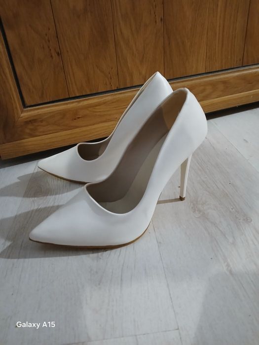 Чисто нови Бели Токчета