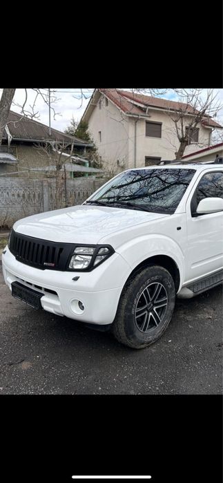 Nissan Pathfinder LE Plus