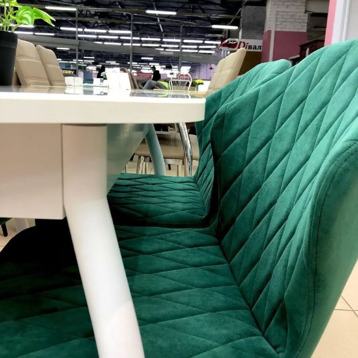 Кухонный стол и стулья