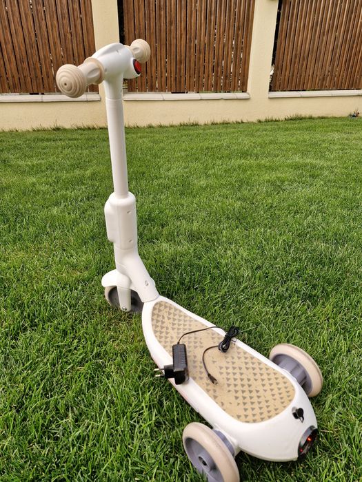 Vând trotineta electrica copii +3 ani