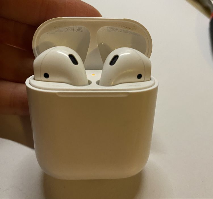 Airpods + husă de protectie
