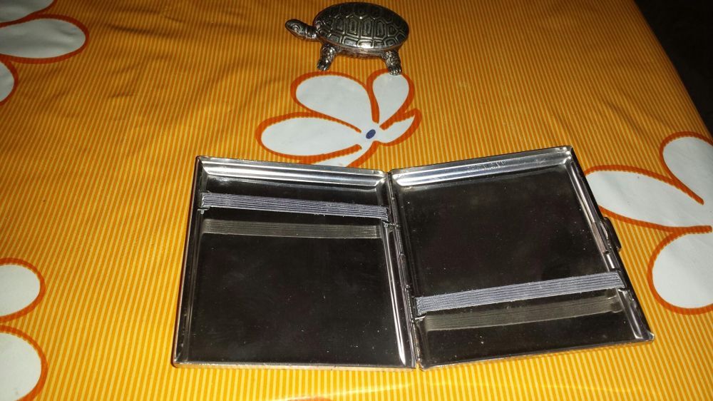 Немска табакера и запалки.