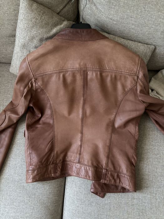 Продавам дамско яке естествена кожа Massimo Dutti