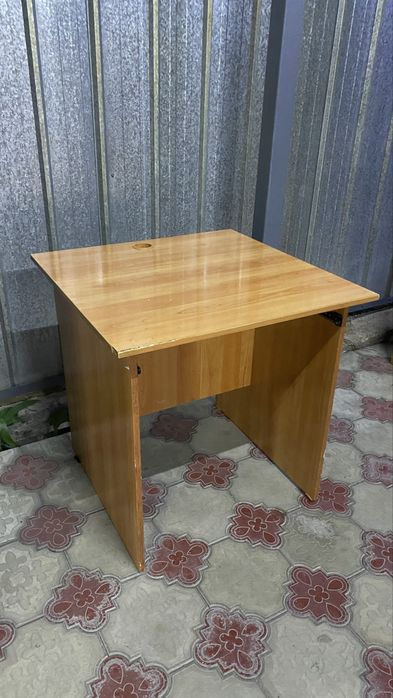 Продам Стол компактный