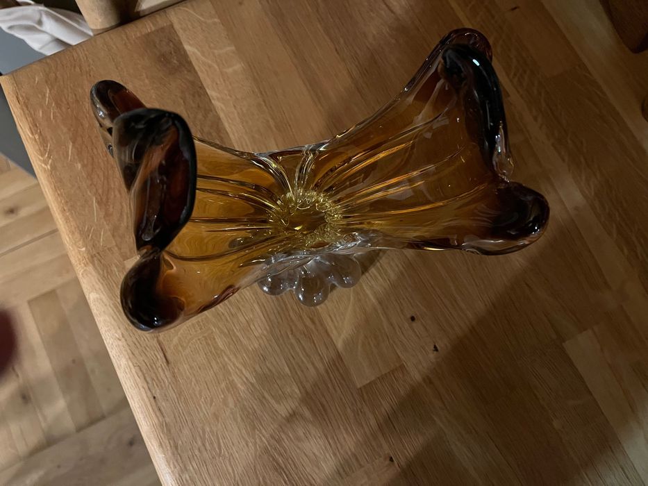 Много красив кристален свещник или просто декорация