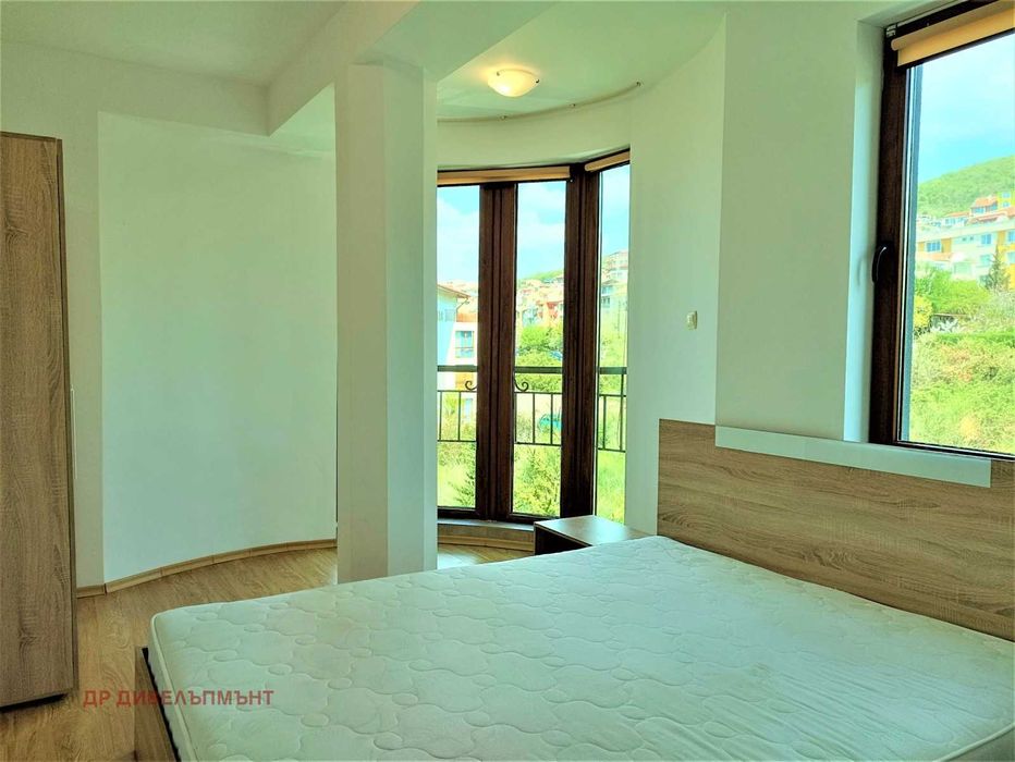 ТОП ЦЕНА | Голям тристаен с две бани, Марината, басейн, паркинг,Юг 4.4