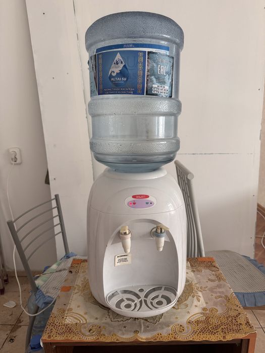 Кулер для воды рабочий