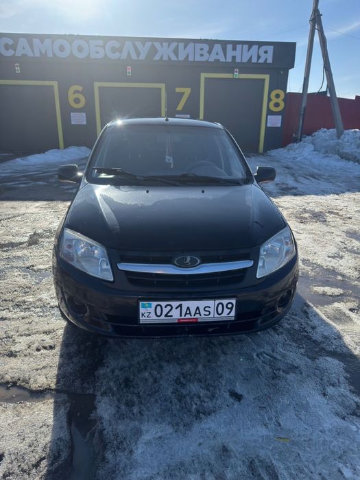 Продам аатомобиль Гранта 2013 года в хорошем состоянии