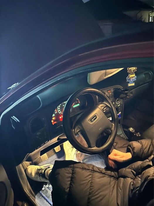 Vand Volvo v40 benzina 1999 Pret Negociabil