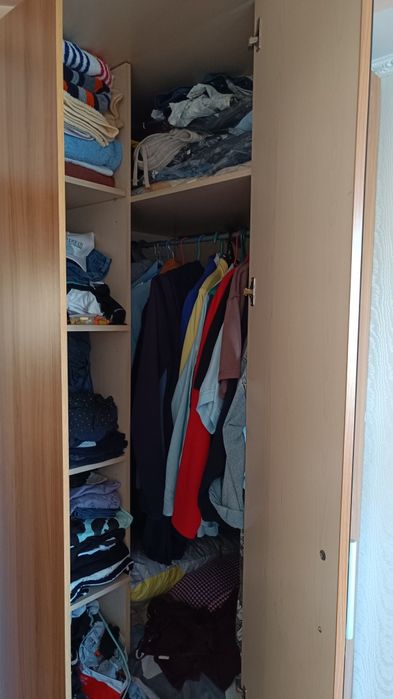 Отдам бесплатно угловой шкаф б/у.