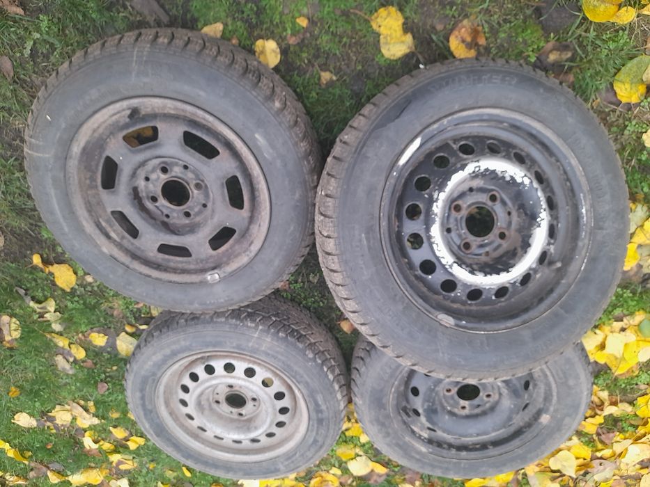 Продавам комплект зимни гуми 175/65 R14 с железни джанти