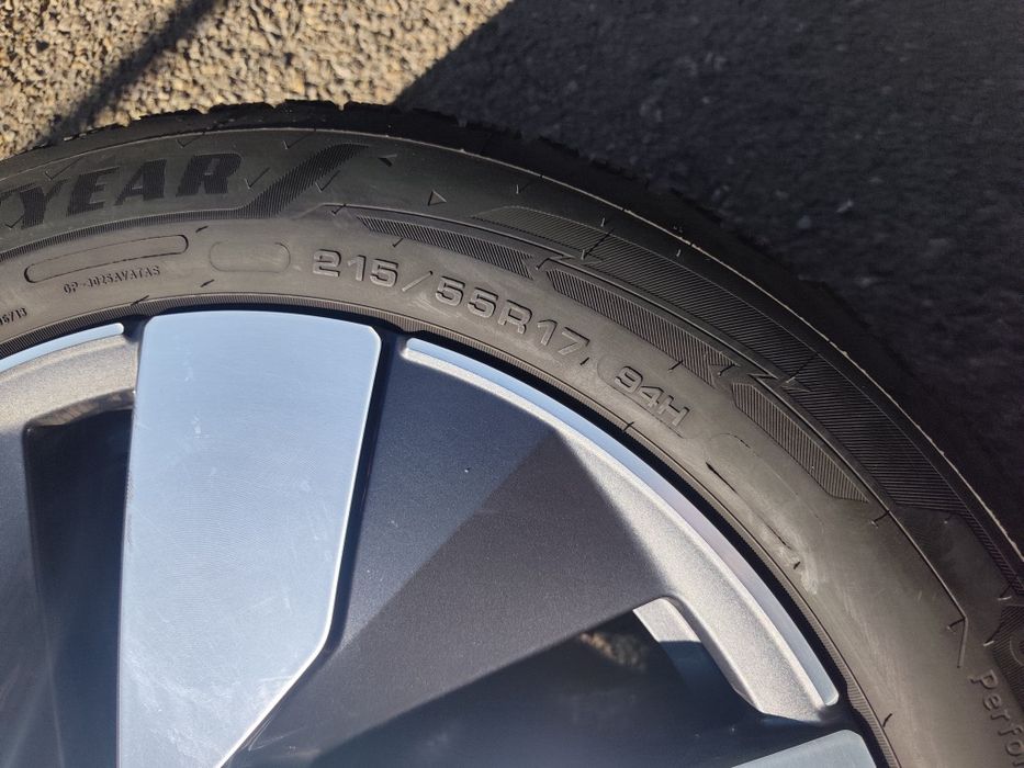 215/55/17" 4бр Good year ultra grip performance. Dot3624г,7-8мм