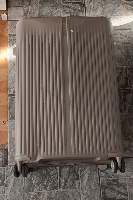 Продам чемодан срочно