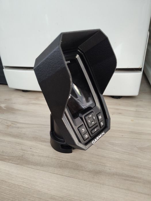 Parasolar sonar Garmin Striker 4 Plus