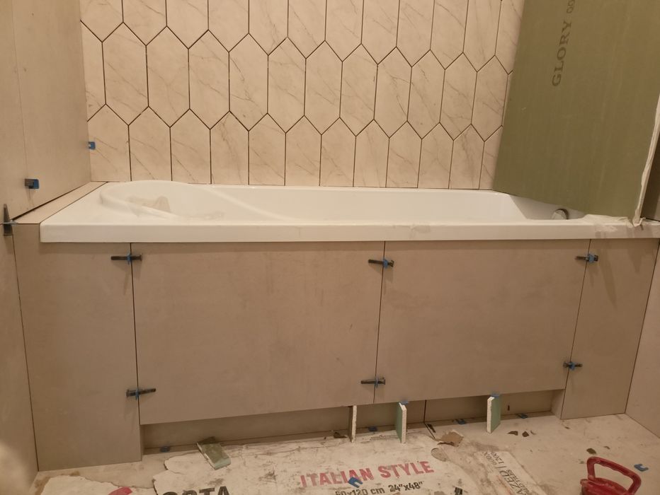 Кафельщик. Укладка кафеля.