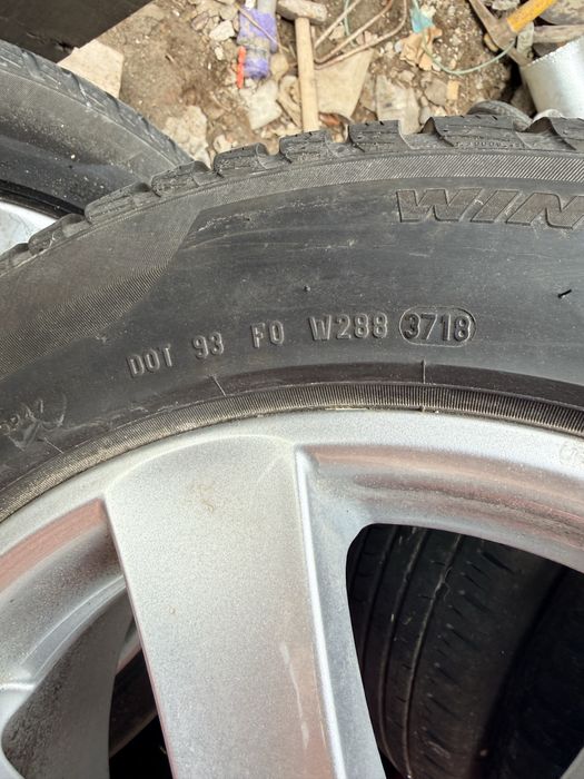 Set 4 jante aliaj pt BMW + anvelope iarnă 205/60 R16 Pirelli (runflat