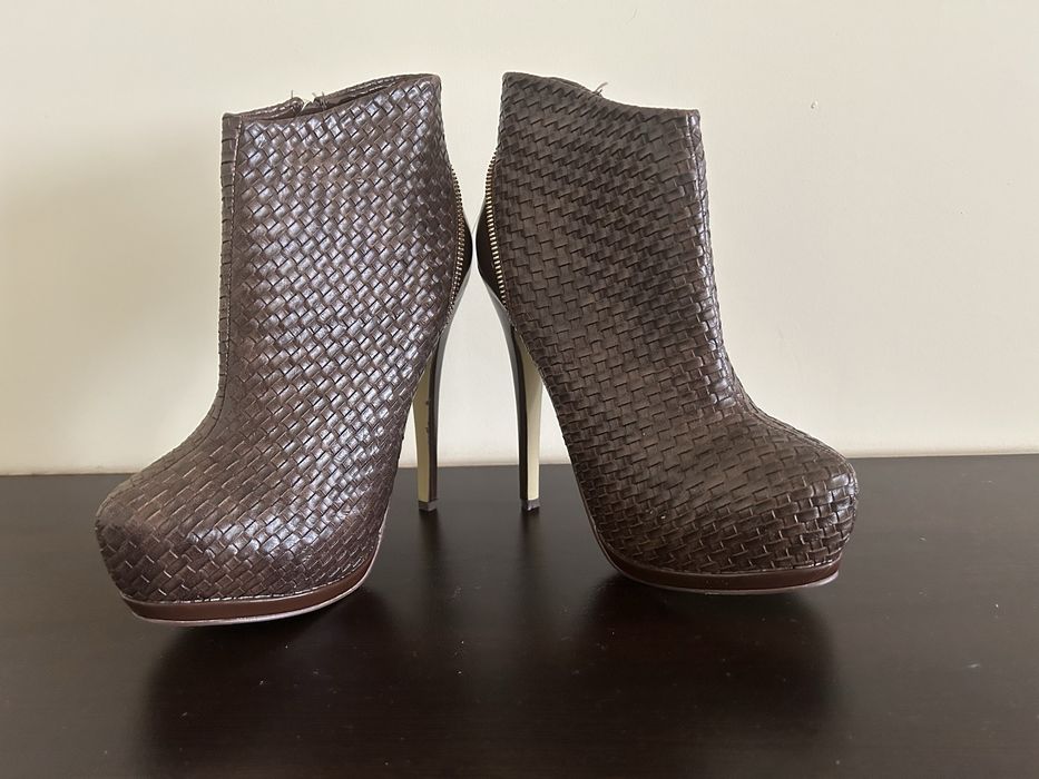 Елегантни боти в модерен кафяв цвят