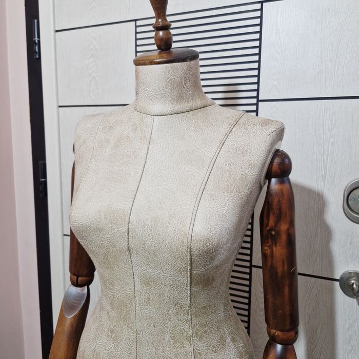 Дамски манекен за дрехи