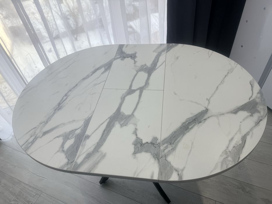 Продам обеденный стол