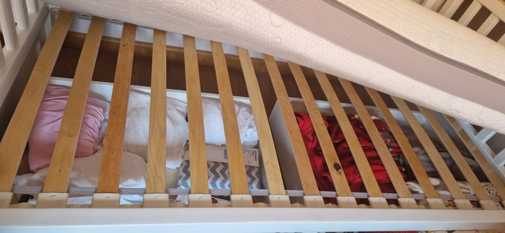 Pat pentru copii din lemn tip casuta