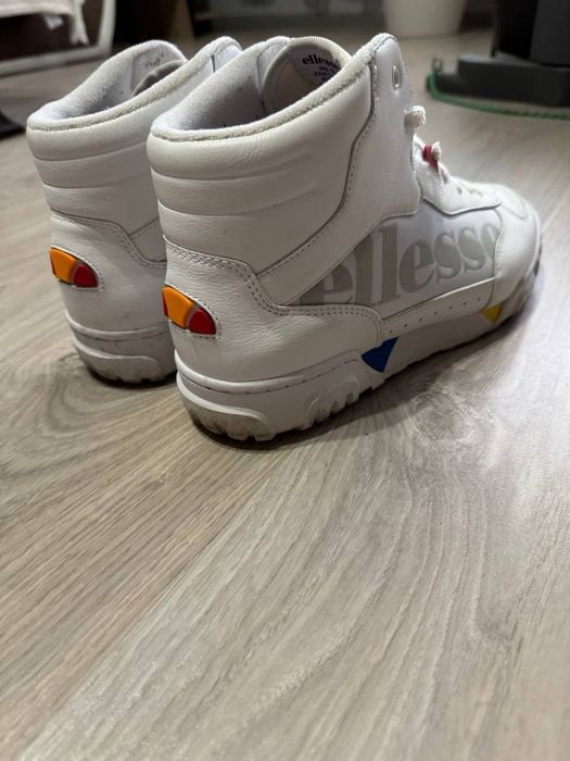 Мъжки маратонки Ellesse – номер 42, еко кожа

Мъжки маратонки Elles