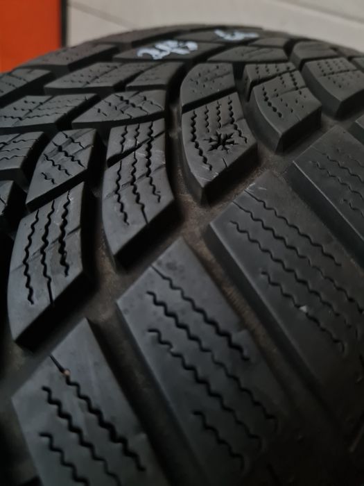 Зимни гуми 2 броя GOODYEAR UltraGrip 215 60 R16 дот 1918