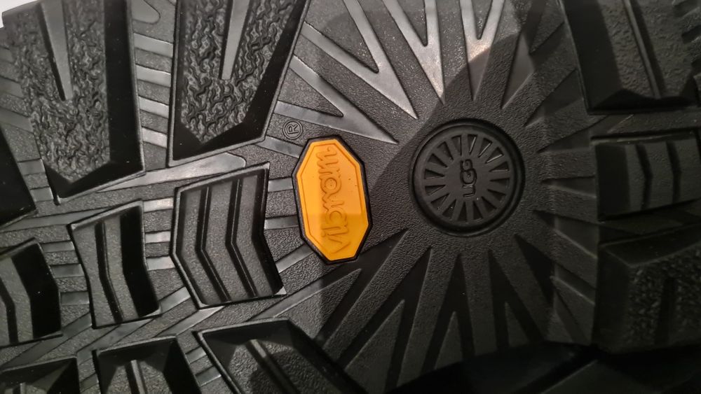 Ghete UGG vibram  barbati