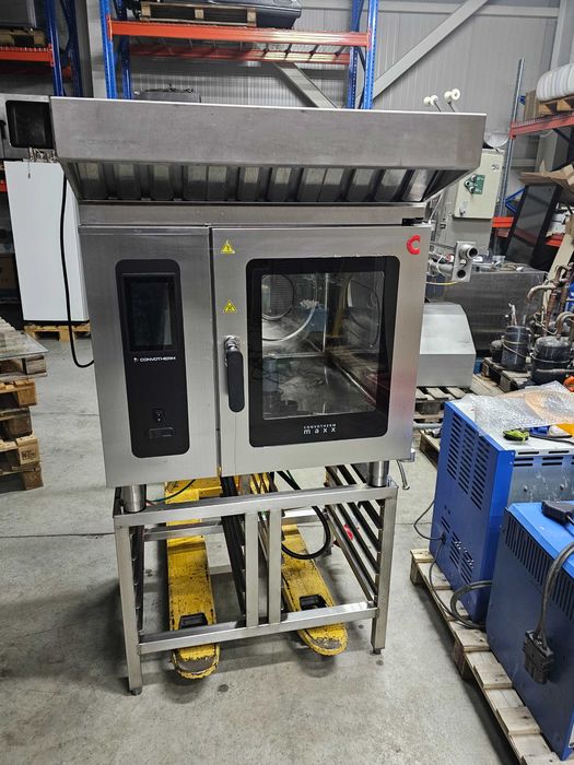 Конвектомат Convotherm Maxx - последен модел с аспиратор и стойка