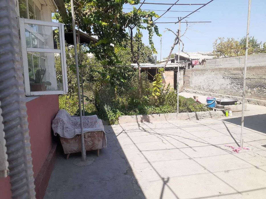 Ҳовли уй сотилади 4 сотих 6 та хона