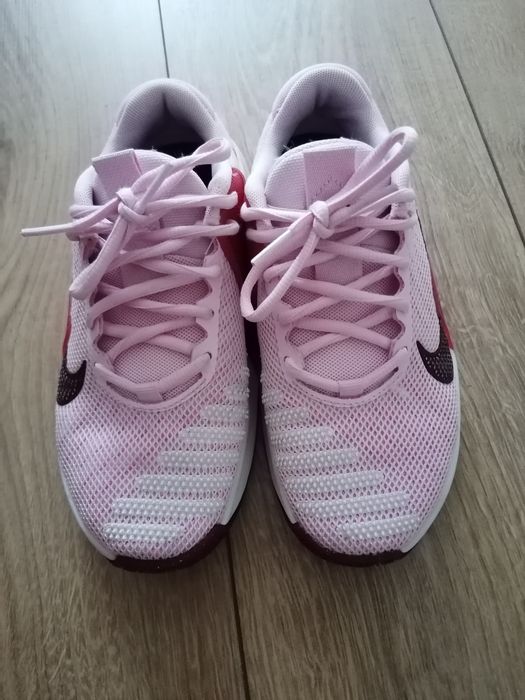 Adidasu Nike metcon 9