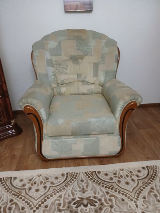 Продам диван и два кресло