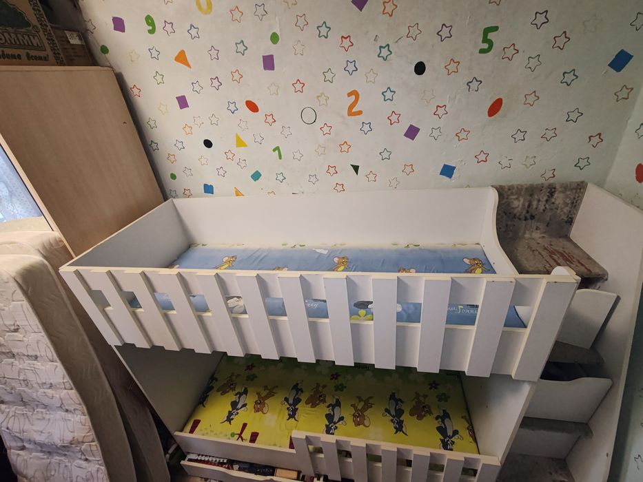 Двухъярусная кровать