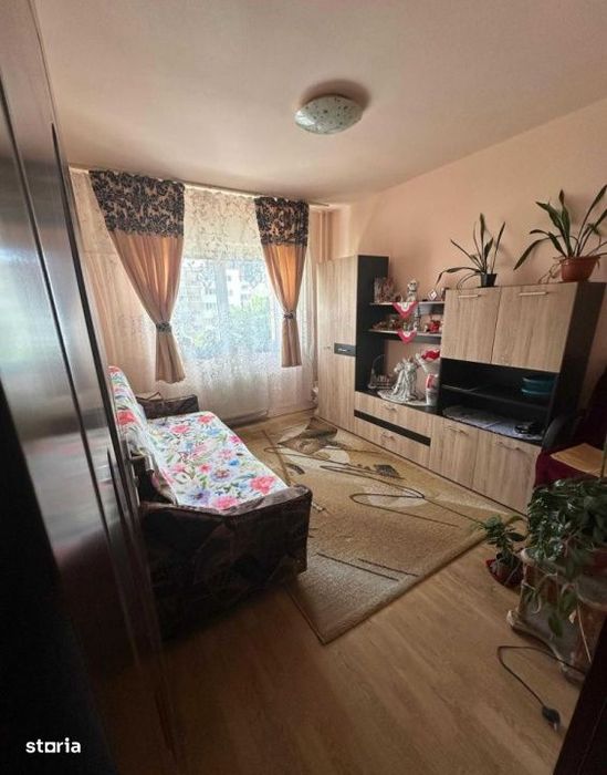 Apartament 4 camere decomandate, 82 mp, etaj intermediar, zona The Off