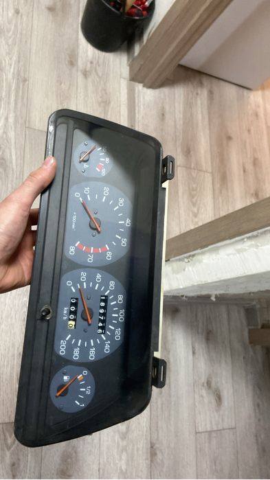 Щиток  приборов.