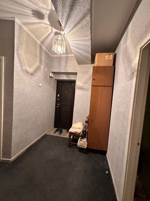Продаётся трёхкомнатная на м-в Ц 6